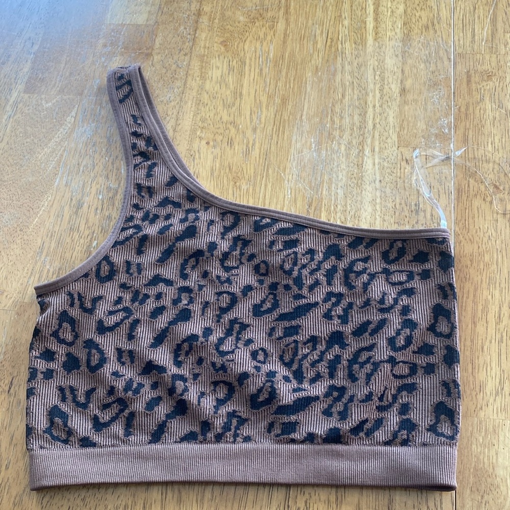 One shoulder crop top
